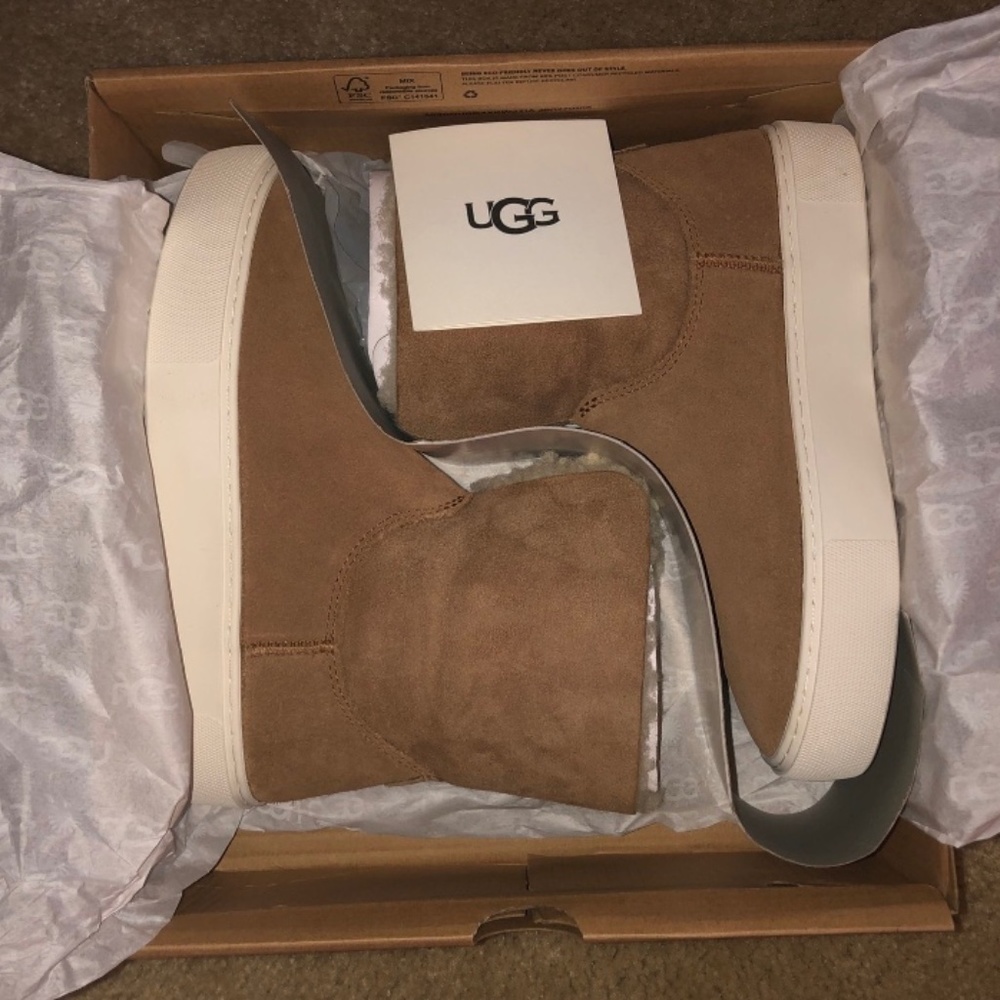 UGG BOOTS SIZE 5.5. Linus Chestnut